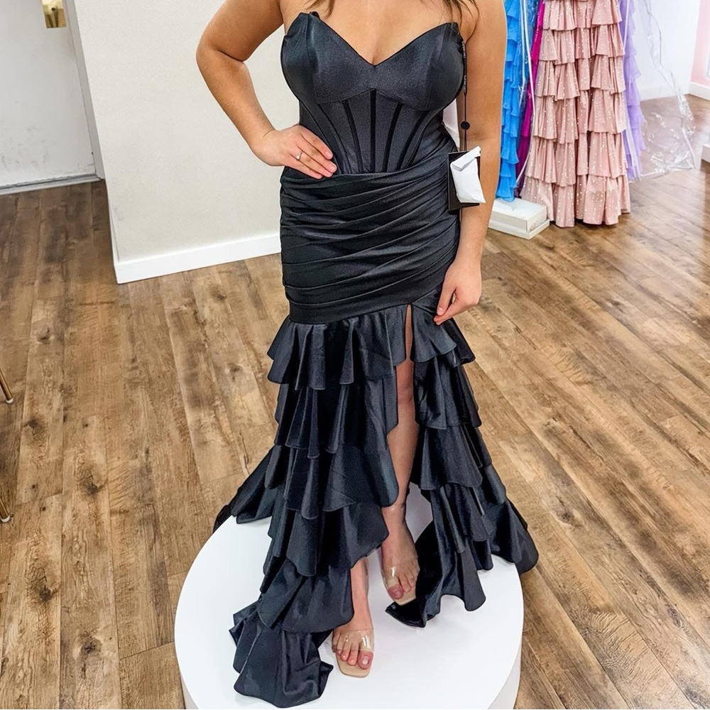 Black Sherri Hill Size 4 Ruffled Prom/Evening Dress